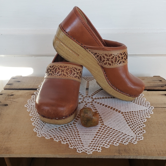 🌾Dansko Honey Clogs•Rustic Cottage•Western Tooled Belt•Tan•EU37/ 6.5-7 US - Picture 4 of 15